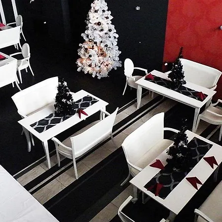 Hotel Black & White Osieczany