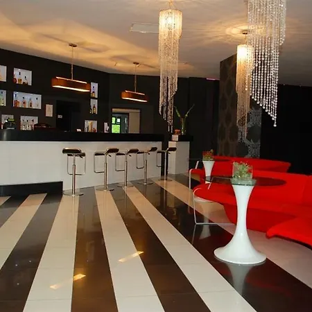 Black & White Hotel