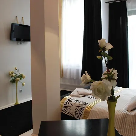 Hotel Black & White Osieczany