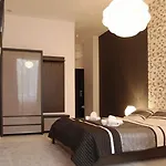 Hotel Black & White 3*