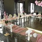 Black & White Hotel 3*