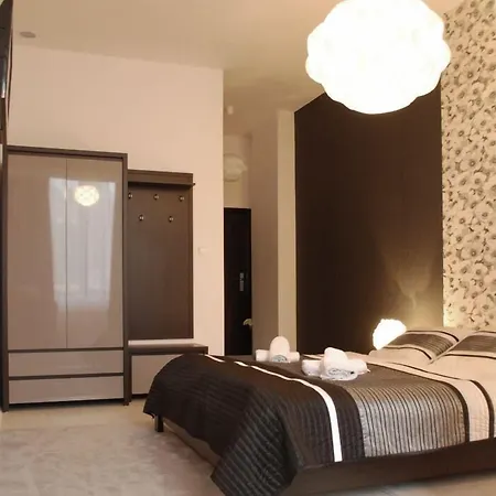 Hotel Black & White 3*