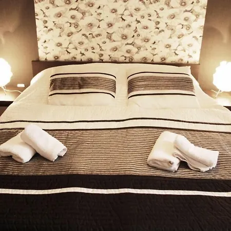 Hotel Black & White 3*