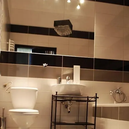 Hotel Black & White 3*