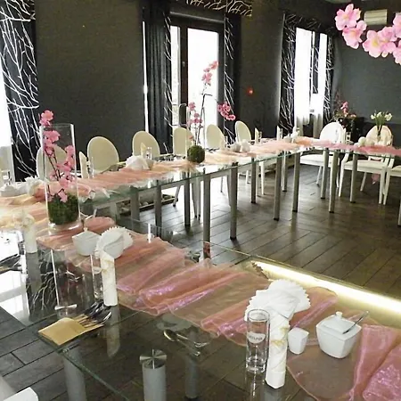 Black & White Hotel 3*