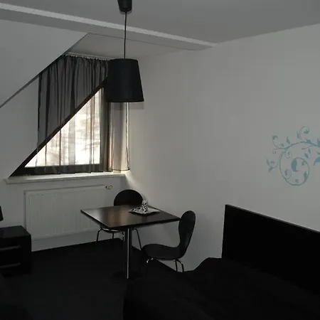 Black & White Hotel