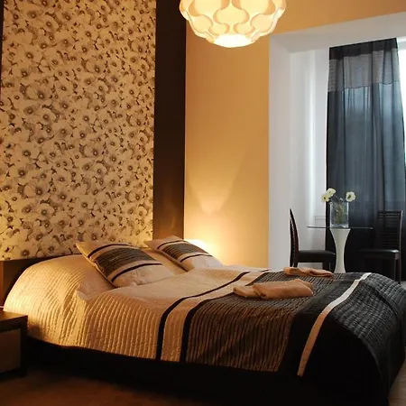 Black & White Hotel 3*