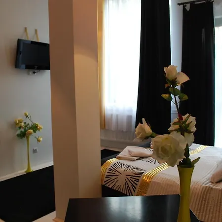 Hotel Black & White Osieczany