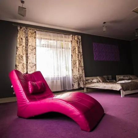 Black & White Hotel 3*