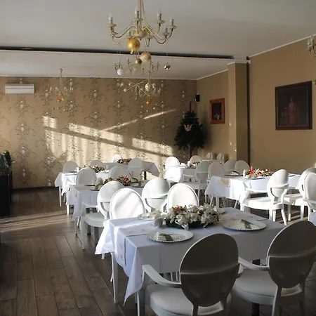 Hotel Black & White Osieczany