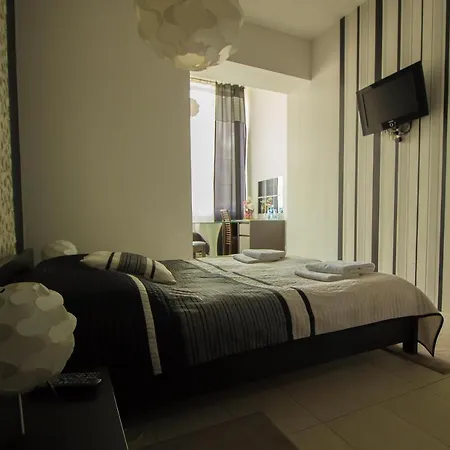 Hotel Black & White 3*