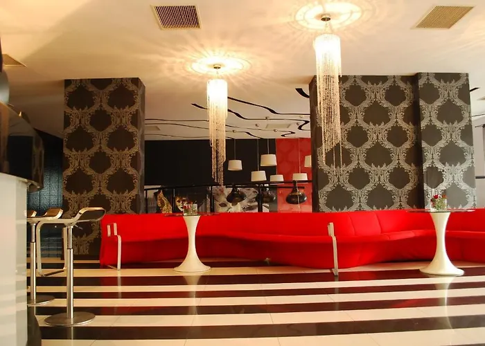 Black & White Hotel 3*