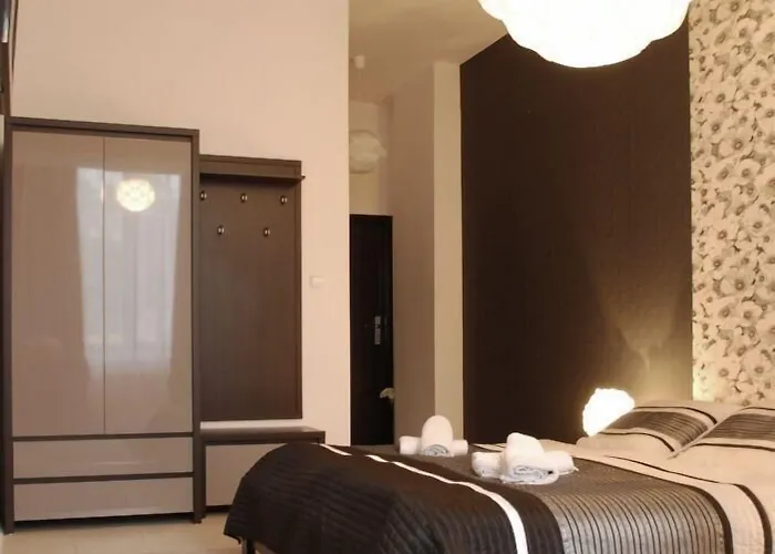 Hotel Black & White 3*