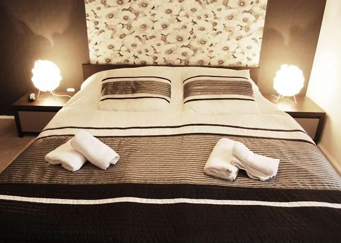 Hotel Black & White 3*