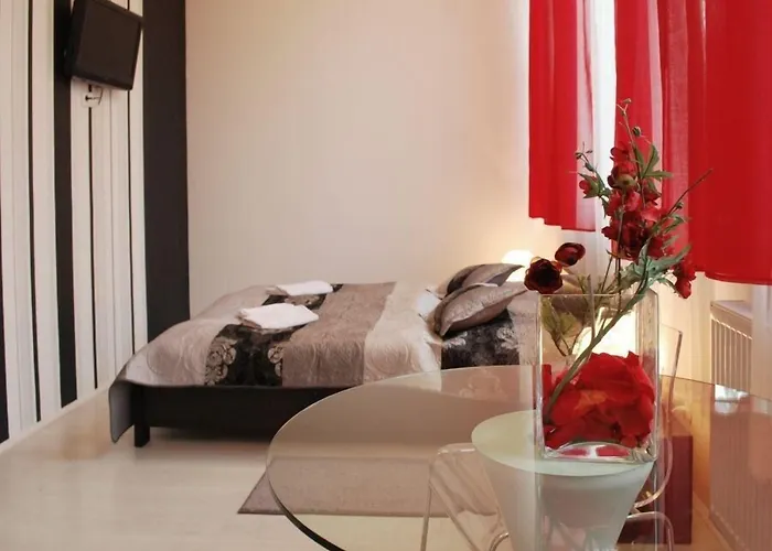 Hotel Black & White 3*