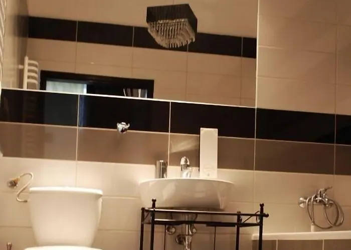 Hotel Black & White 3*