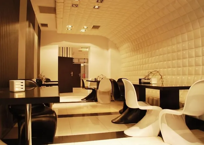 Hotel Black & White Osieczany