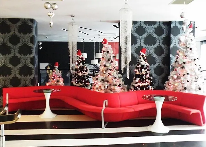 Hotel Black & White 3*