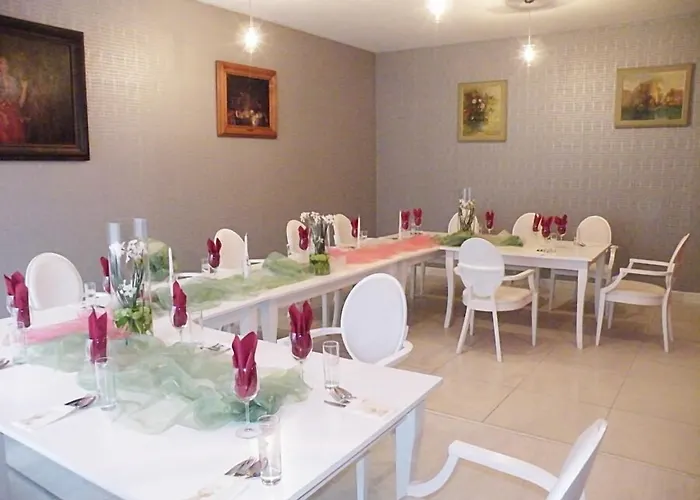 Hotel Black & White Osieczany