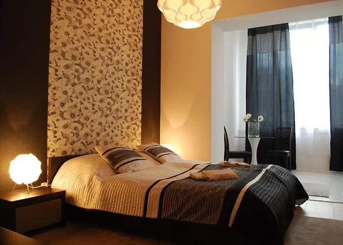 Black & White Hotel 3*