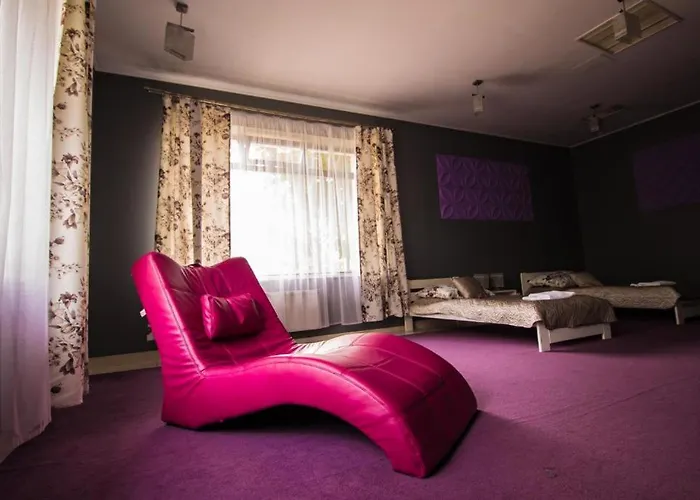 Black & White Hotel 3*