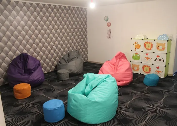 Black & White Hotel 3*