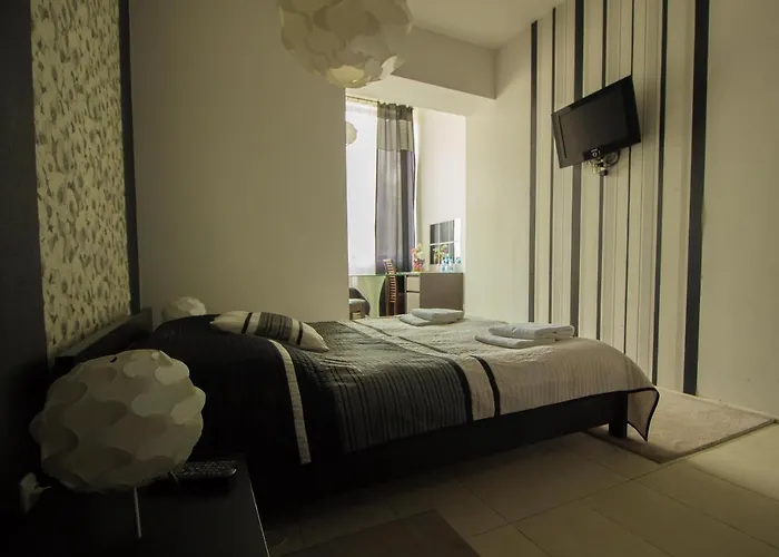 Hotel Black & White 3*